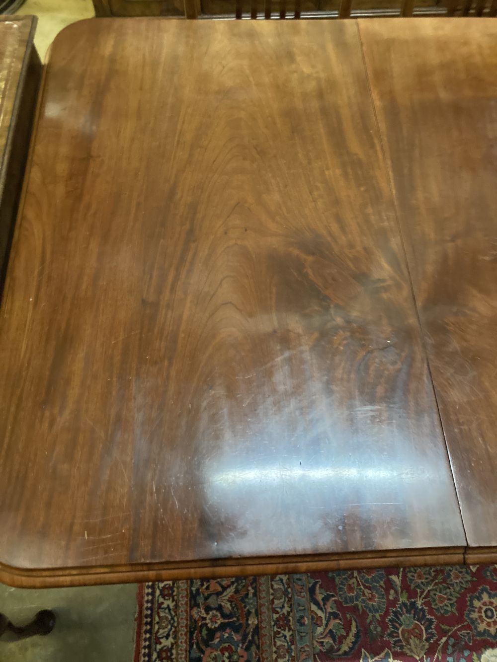 A Victorian mahogany extending dining table, 230cm extended (two spare leaves), width 120cm height 74cm